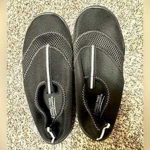 NWOT Sea World's Aquatica Water Park Adult Water Shoes Black Size Women’s 9